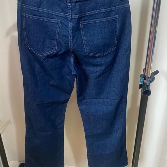 Laura Scott - Picture 5 of 7